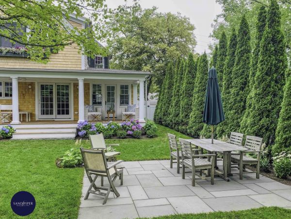 Cape Cod Home 995220