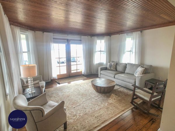 Cape Cod Home 995221