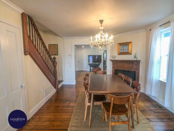Cape Cod Home 995221