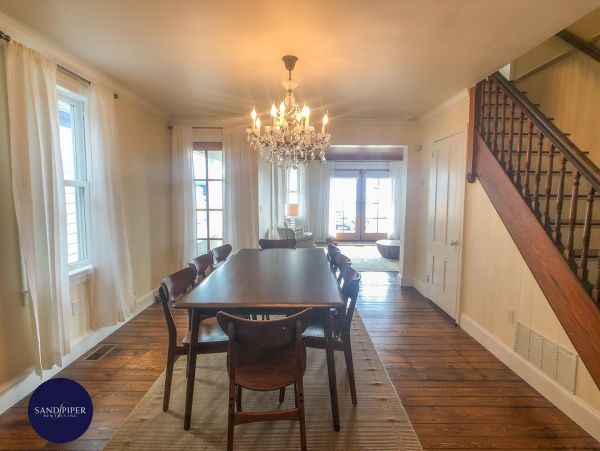 Cape Cod Home 995221