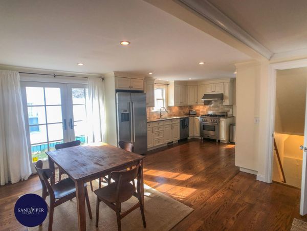 Cape Cod Home 995221