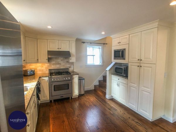 Cape Cod Home 995221