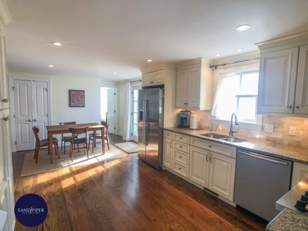 Cape Cod Home 995221