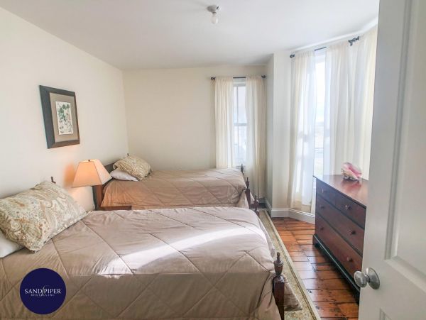 Cape Cod Home 995221