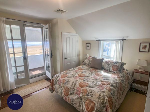 Cape Cod Home 995221