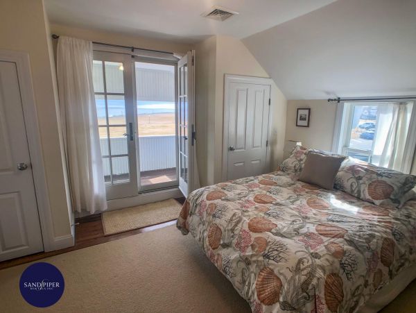 Cape Cod Home 995221