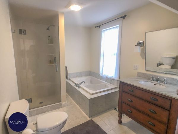 Cape Cod Home 995221
