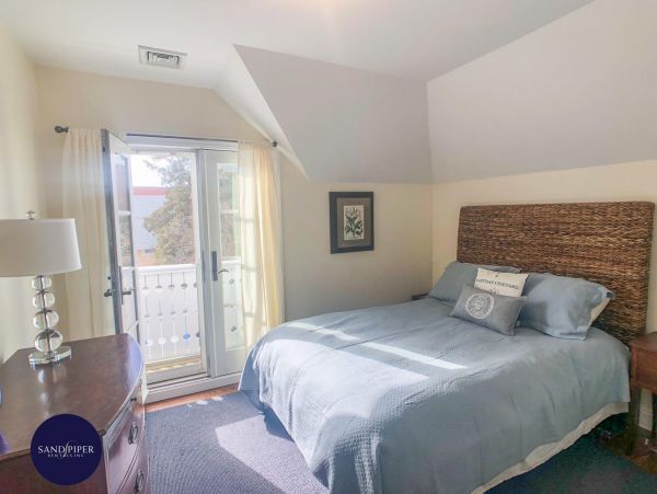 Cape Cod Home 995221