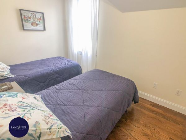 Cape Cod Home 995221