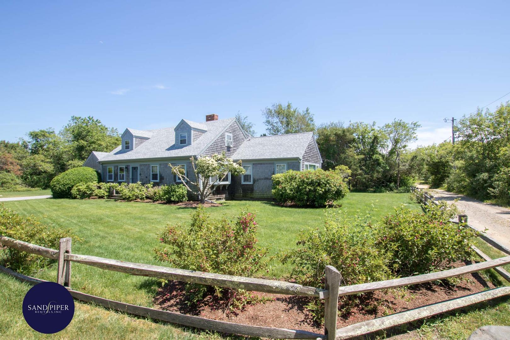 Cape Cod Home 995222
