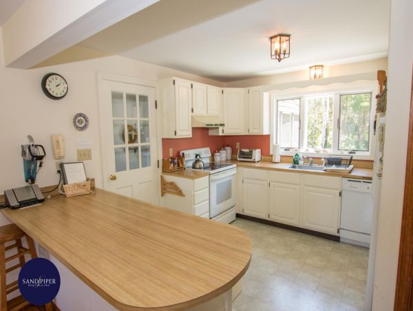 Cape Cod Home 995222