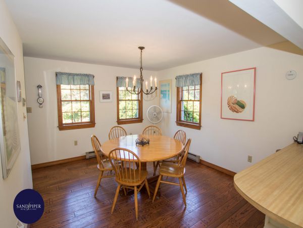 Cape Cod Home 995222