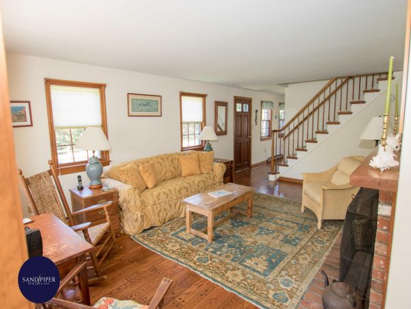 Cape Cod Home 995222