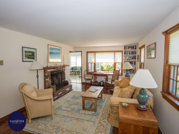 Cape Cod Home 995222