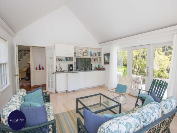 Cape Cod Home 995222