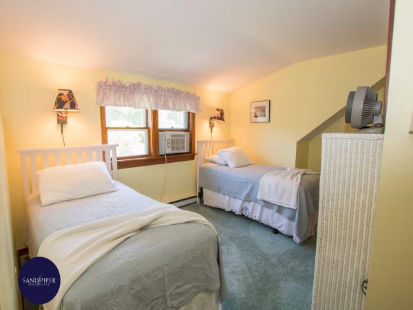 Cape Cod Home 995222