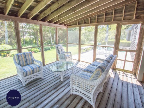 Cape Cod Home 995222
