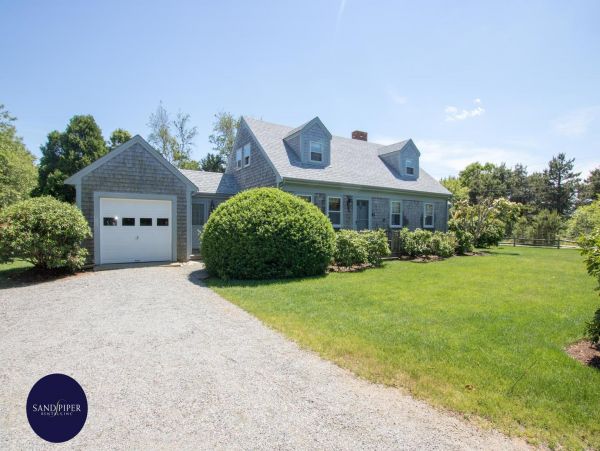 Cape Cod Home 995222