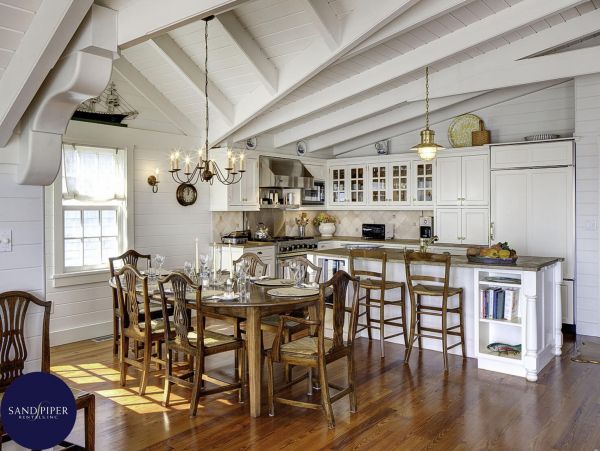 Cape Cod Home 995223