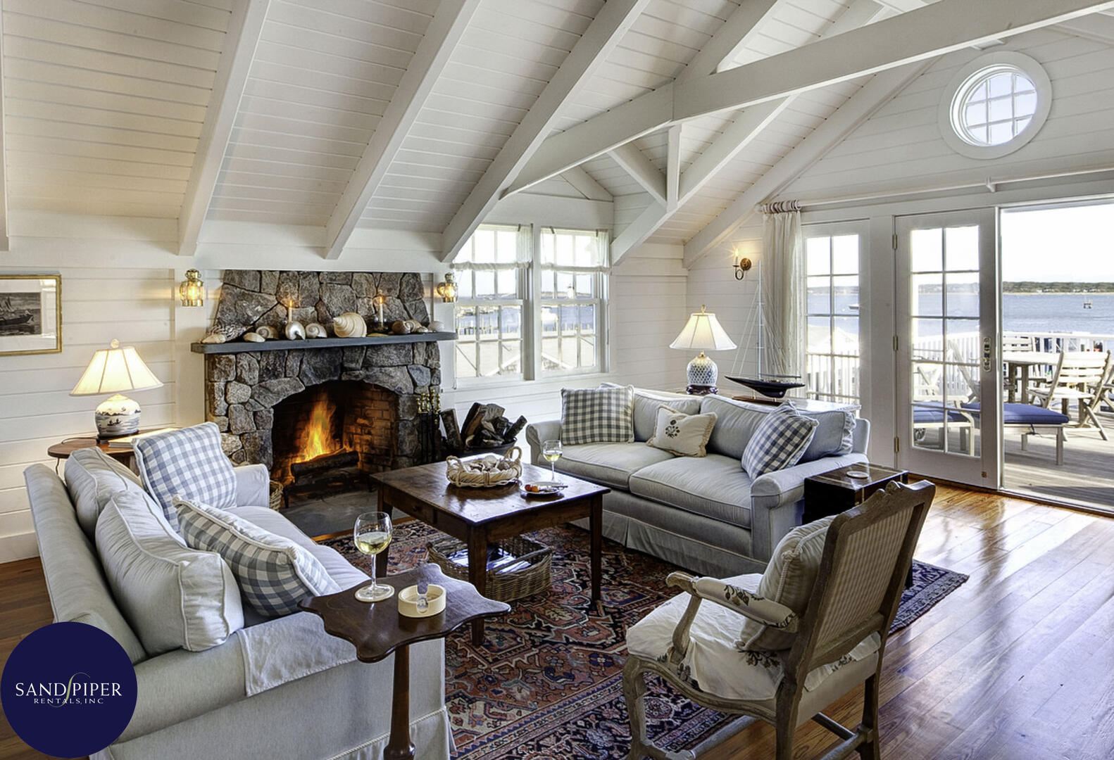 Cape Cod Home 995223