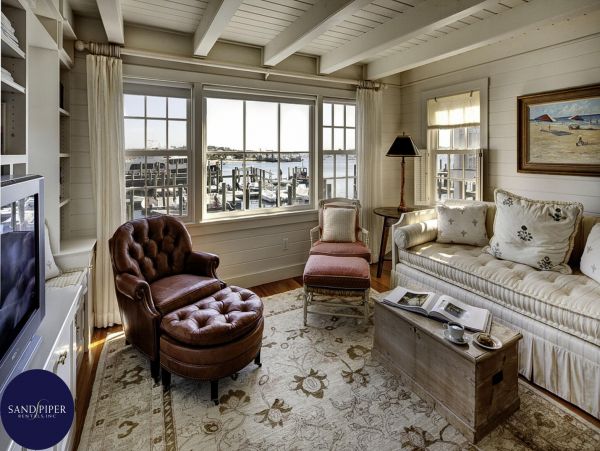 Cape Cod Home 995223