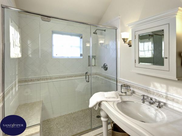 Cape Cod Home 995223