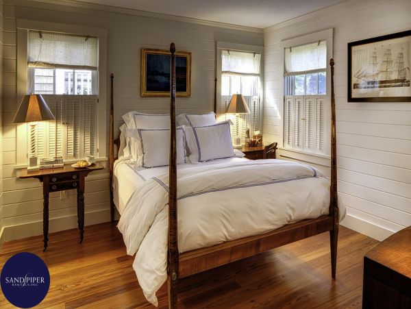 Cape Cod Home 995223