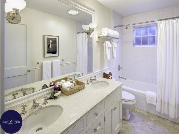 Cape Cod Home 995223