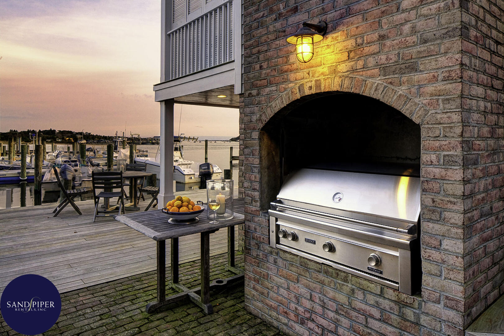 Cape Cod Home 995223