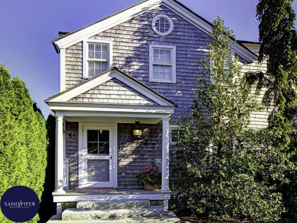 Cape Cod Home 995223