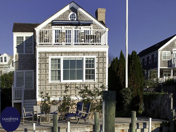 Cape Cod Home 995223