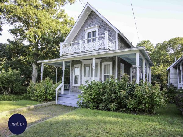 Cape Cod Home 995224