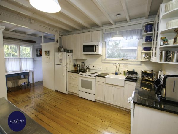 Cape Cod Home 995224