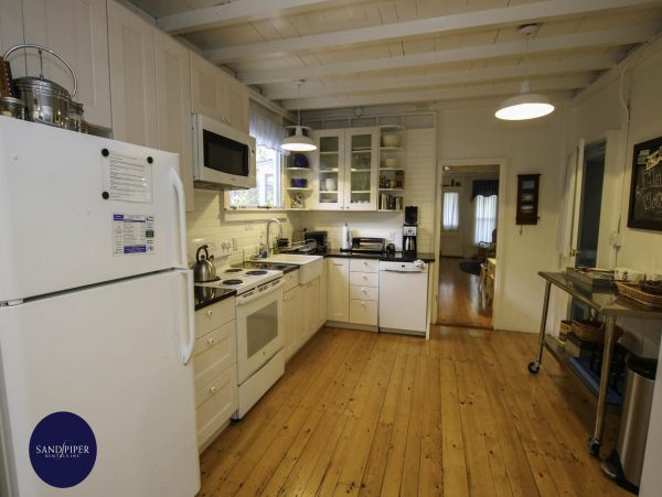 Cape Cod Home 995224