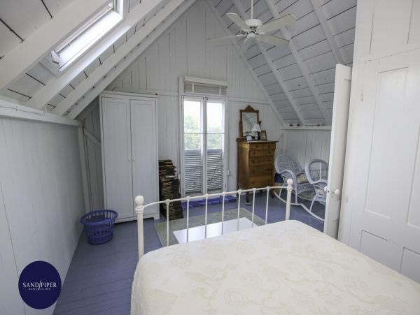 Cape Cod Home 995224