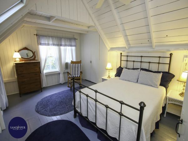 Cape Cod Home 995224