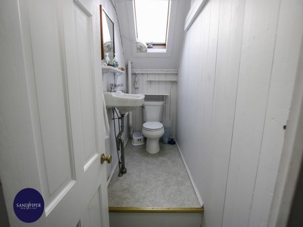 Cape Cod Home 995224