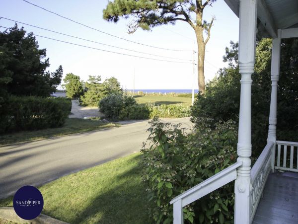 Cape Cod Home 995224