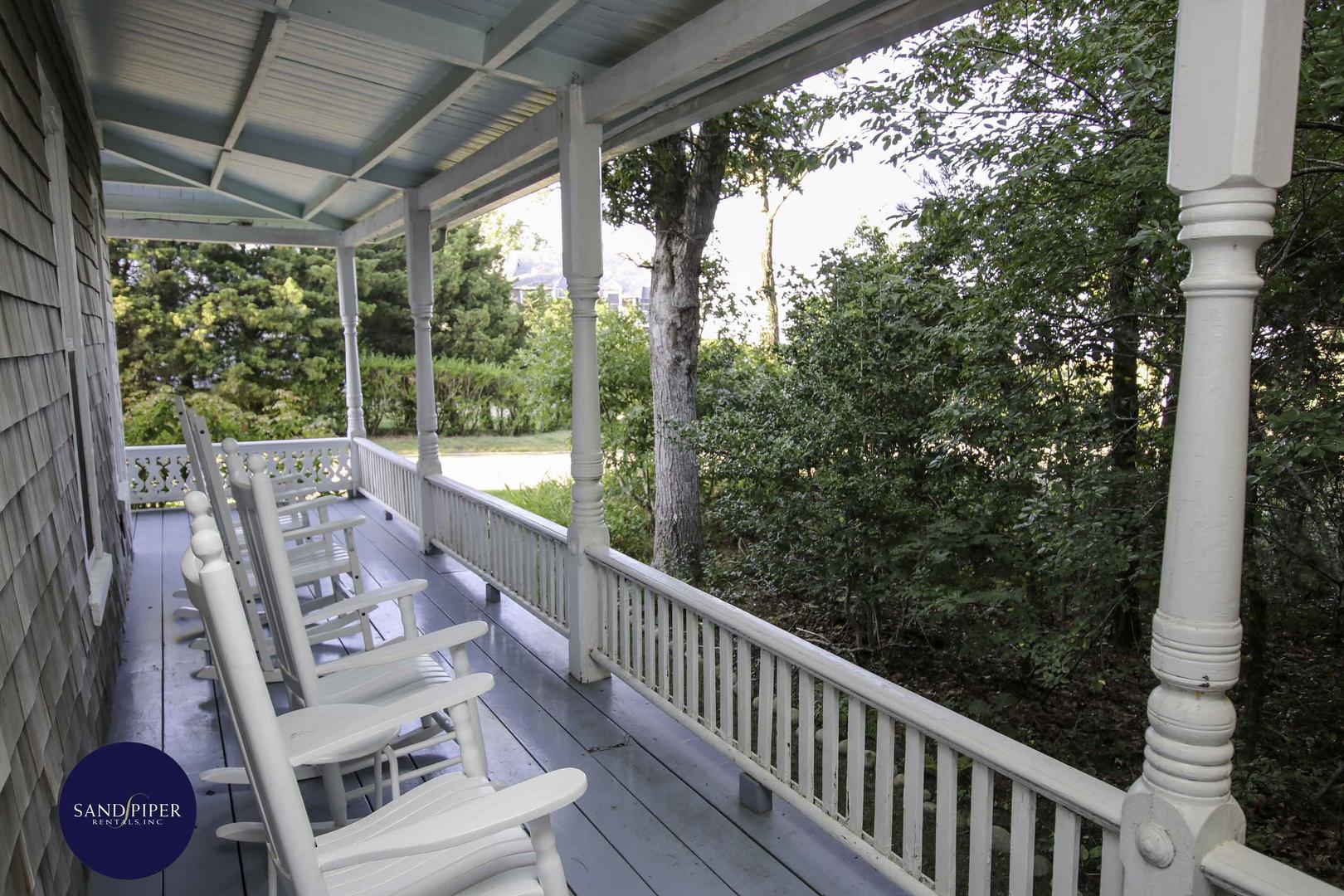 Cape Cod Home 995224