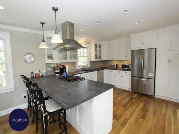 Cape Cod Home 995225