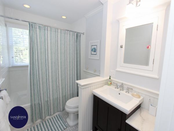 Cape Cod Home 995225