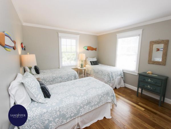 Cape Cod Home 995225
