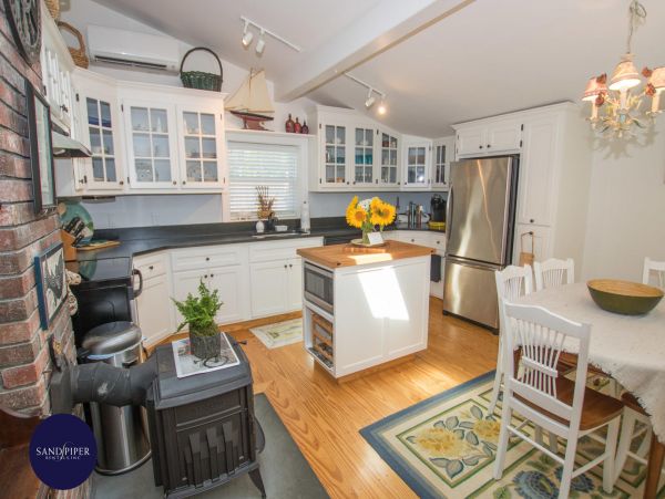 Cape Cod Home 995226