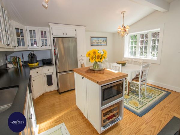 Cape Cod Home 995226
