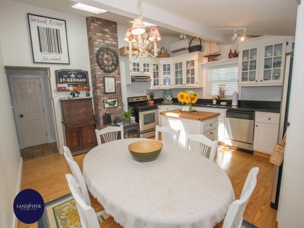 Cape Cod Home 995226