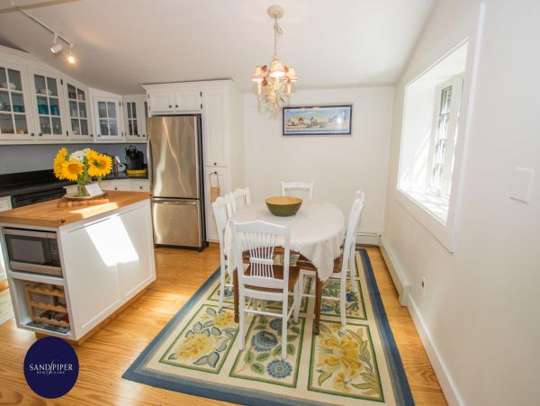 Cape Cod Home 995226