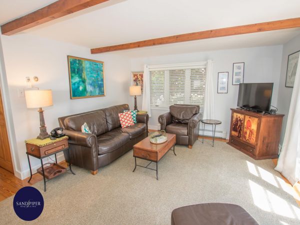 Cape Cod Home 995226