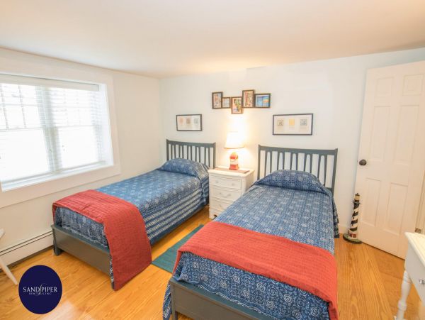Cape Cod Home 995226