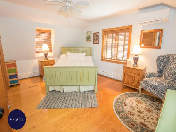 Cape Cod Home 995226