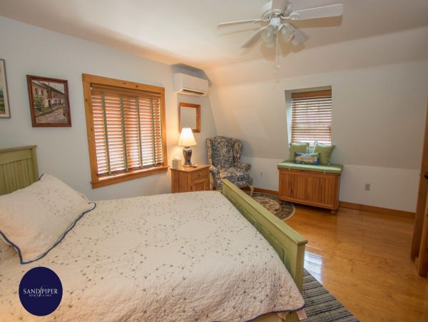 Cape Cod Home 995226